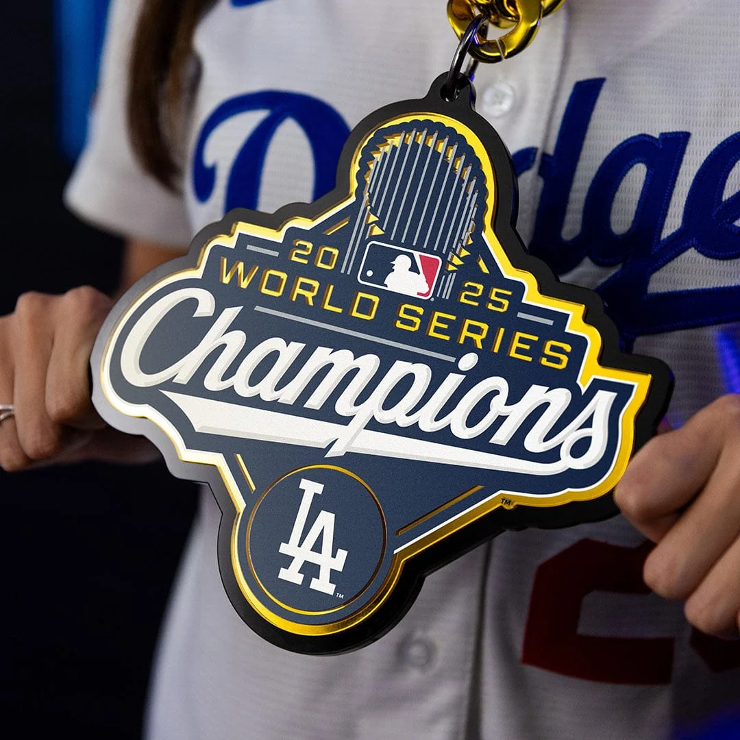 2025 Los Angeles Dodgers MLB World Series Champion Chromatic Turnover Chain - Image 3